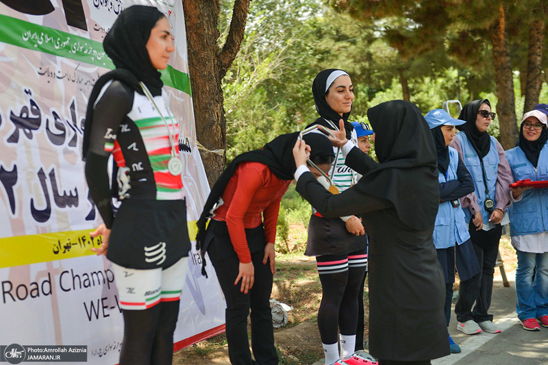 مسابقات  دوچرخه سواری قهرمانی کشور جاده بانوان در حرم مطهر امام خمینی(س)