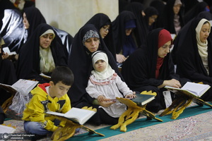 جزء خوانی قرآن کریم در حرم حضرت معصومه (س)