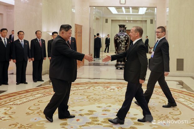 دیمیتری مدودف به دیدار کیم جونگ اون رفت