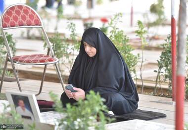 زیارت اهل قبور در آخرین پنجشنبه سال در بهشت زهرا (س) تهران