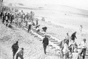 نخستین راه‌آهن ایران را چه کسی ساخت؟
