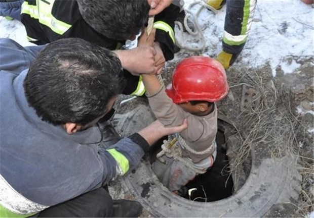 کارگر گرفتار از عمق چاه در کاشان نجات یافت
