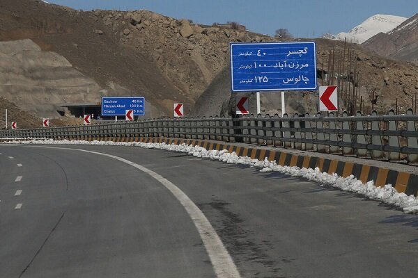 جاده چالوس و تهران-شمال مسدود شد  کاهش ۲۰.۵ درصدی تردد در جاده ها