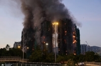 تصاویری از آتش‌سوزی گسترده در هنگ کنگ  (3)