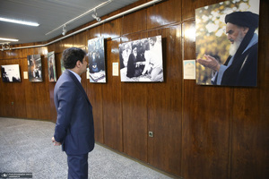 بازدید عبدالکریم حسین‌زاده، معاون امور توسعه روستایی و مناطق محروم کشور  از بیت امام خمینی (س) در جماران