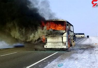 اتوبوس کارکنان یک شرکت در مشهد آتش گرفت