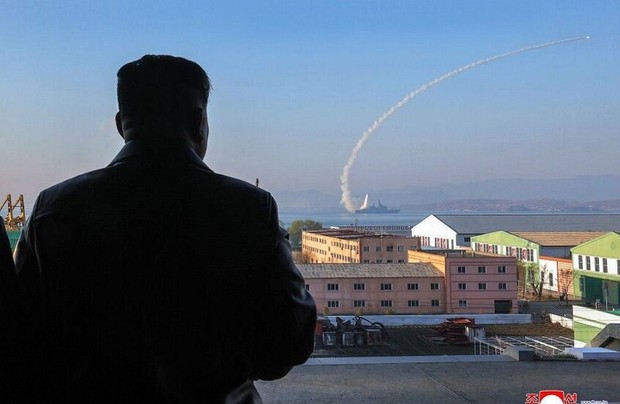 حادثه «جدی» در جریان رونمایی از کشتی جنگی در کره شمالی و خشم رهبر این کشور