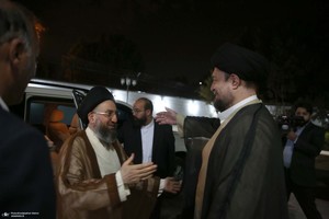 ادای احترام سید عمار حکیم به حضرت امام خمینی (س)