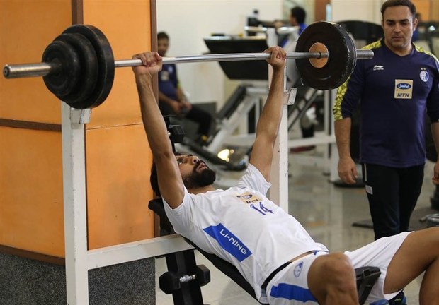 تمرین ریکاوری بازیکنان اصلی استقلال در کلینیک + عکس
