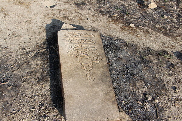 جویندگان گنج گورستان قاجاری را زیر و رو کرده‌اند