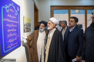 بازدید آیت الله دری نجف آبادی از نمایشگاه عکس امام دل‌ها‎