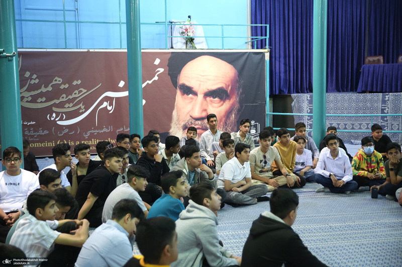 بازدید دانش آموزان از بیت امام خمینی (س) در جماران