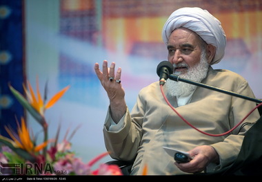 جوانان در برگزاری همایش های فرهنگی مشارکت کنند