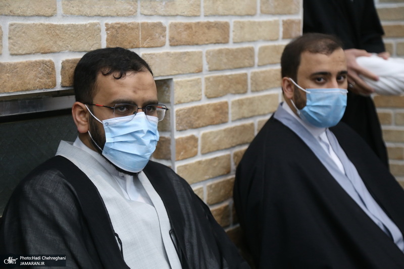 مراسم عمامه گذاری طلاب توسط آیت الله شبیری زنجانی در شب ولادت حضرت زهرا(س)