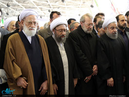 اقامه نماز رهبر معظم انقلاب بر پیکر حجت‌الاسلام والمسلمین هاشمی رفسنجانی