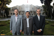 احمدی ‌نژاد و مشایی به نمایندگی از بقایی در انتخابات ثبت نام می‌کنند
