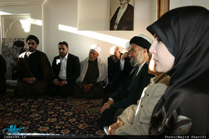 بازدید جمعی از میهمانان همایش تقریب مذاهب اسلامی از بیت و زادگاه حضرت امام خمینی
