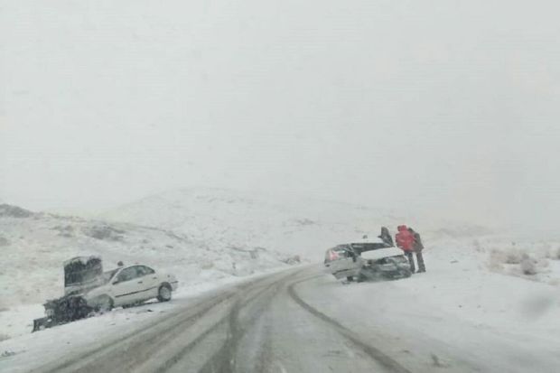 لغزندگی جاده‌های همدان منجر به ۸۰ فقره تصادف شد