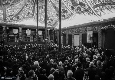 عزاداری ظهر عاشورا در تکیه 200 ساله سادات اخوی