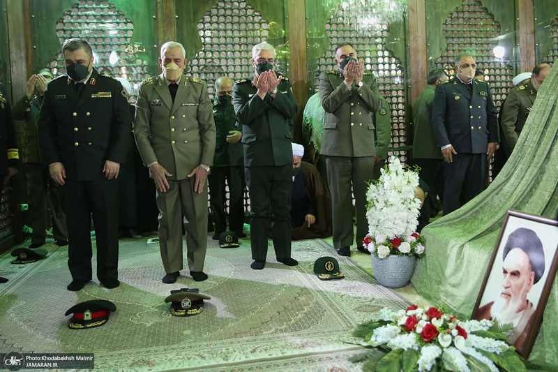 تجدید بیعت فرماندهان ارشد نیروهای مسلح با آرمان های حضرت امام خمینی (س)