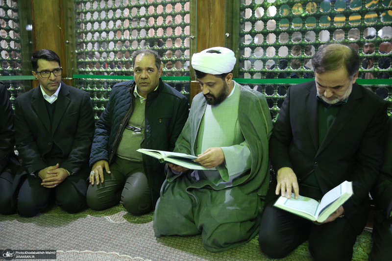 تجدیدمیثاق رئیس و جمعی از کارکنان بنیاد مستضعفان با امام راحل