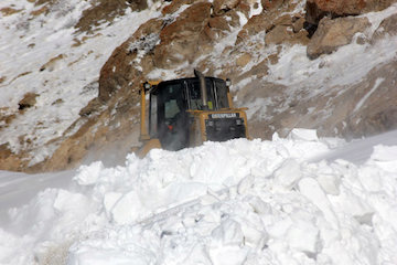 بارش برف 25 سانتیمتری در ارتفاعات شهرستان کوثر  بازگشایی محورهای مواصلاتی شهرستان