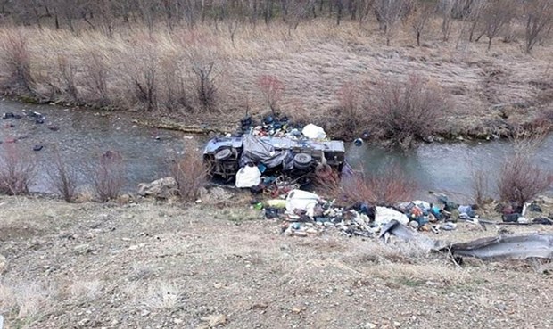 سقوط کامیون به رودخانه در سنندج یک کشته بر جا گذاشت