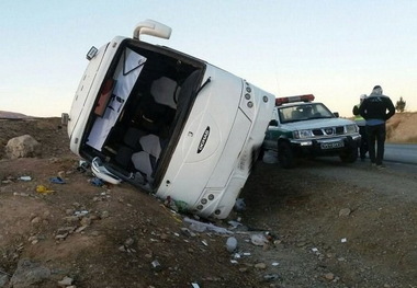 لغزندگی جاده علت واژگونی اتوبوس در فارس اعلام شد