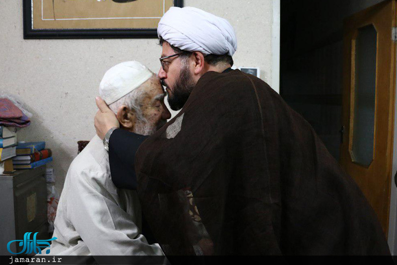 عیادت سید علی خمینی از آیت الله تاکندی و حضور در بیت آیت الله باریک بین(ره)