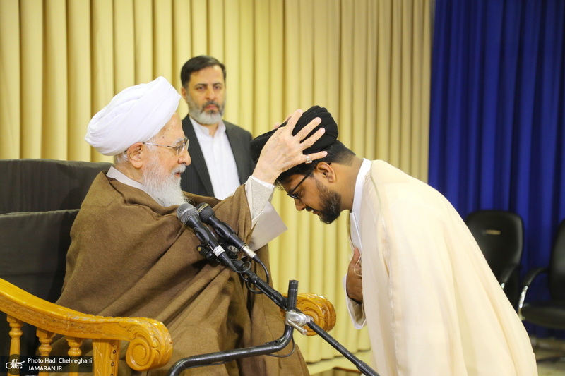 عمامه گذاری طلاب توسط مراجع اعظام تقلید در روز میلاد امام علی (ع)‎