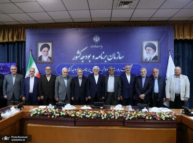 47 سال تاریخ برنامه و بودجه ایران زیر یک سقف/ شبی که یازده رئیس «سازمان برنامه و بودجه»، برای ایران، کنار هم جمع شدند/ عارف: ما از شما،‌ کمک و مشورت می‌خواهیم