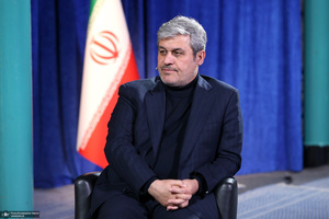 گفتگو حضور با تاجگردون