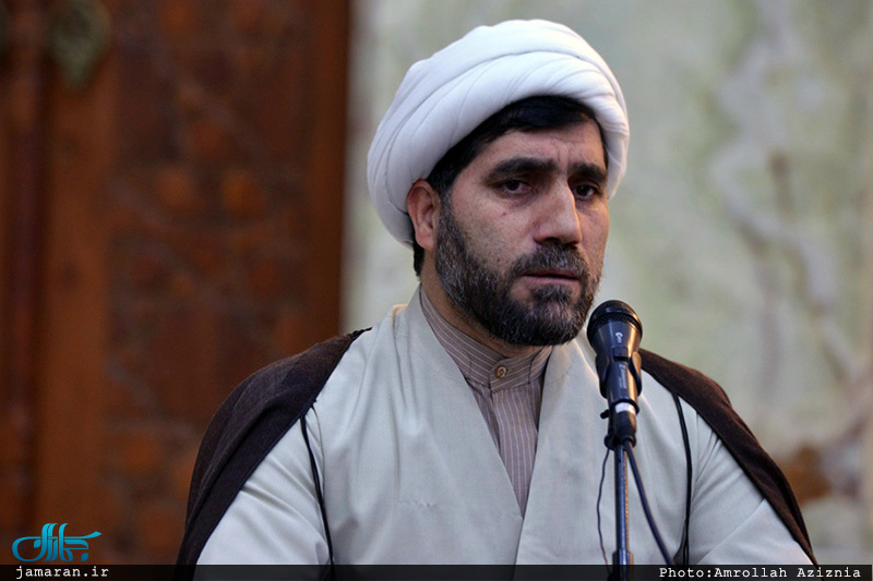 ادای احترام شرکت کنندگان در  مسابقات بین المللی قرآن کریم  به مقام شامخ حضرت امام خمینی(س)