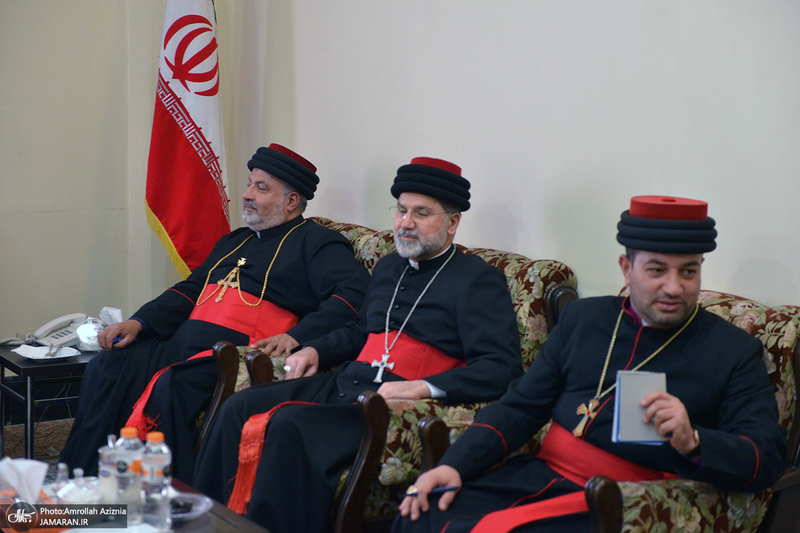 ادای احترام رهبر جهانی آشوریان به حضرت امام خمینی (س)