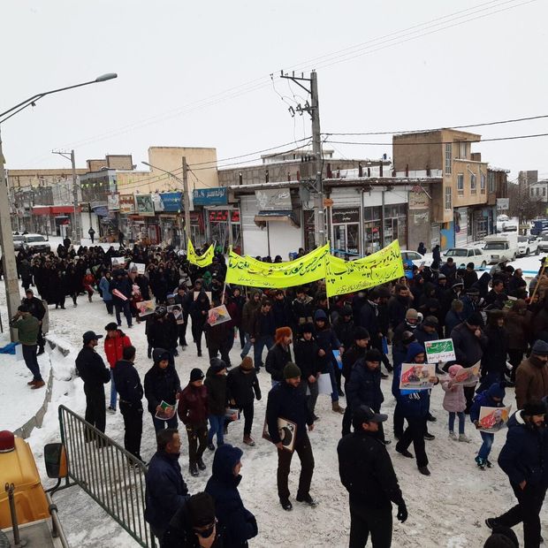 گرمای فجر انقلاب بر سرمای شهرستان نیر چیره شد