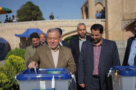 استاندار اصفهان: انتخابات مظهر مردمسالاری دینی و انسجام ملی است