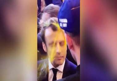 پرتاب تخم مرغ به سمت نامزد انتخابات فرانسه