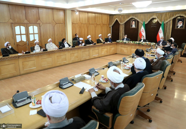 نشست هم اندیشی جهانگیری با جمعی از علما و روحانیون 