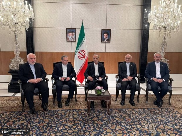پزشکیان: گفت‌وگوهای سازنده با بانک توسعه بریکس داشتیم/ با ولیعهد امارات گفت‌وگوی خوبی داشتیم و قرار شد گذشته را کنار بگذاریم و آینده خوبی بسازیم/ حمایت از الحاق ایران به سازمان تجارت جهانی از موضوعاتی بود که در اجلاس بریکس مورد توجه قرار گرفت