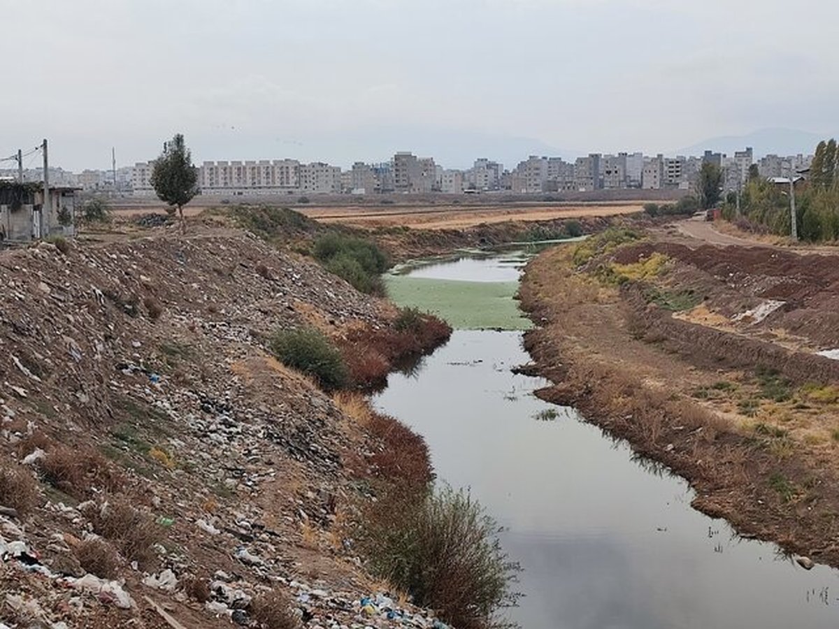 در این بخش ایران بچه‌ها با «فاضلاب» و «مار 3 سر» زندگی می‌کنند! + تصاویر