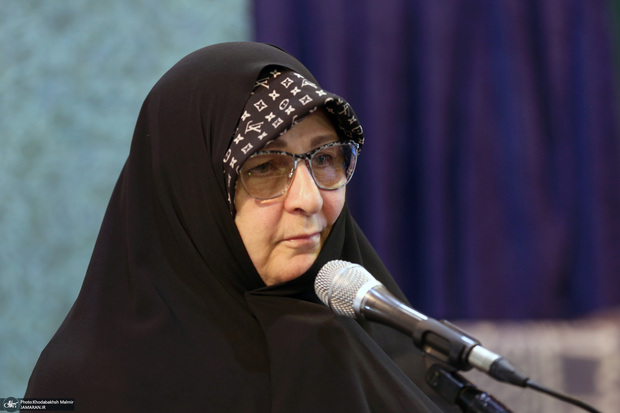 فاطمه طباطبایی: توجه امام از آغاز انقلاب روی «قیام لله» و «بیداری دل» است/ اگر به توصیه امام عمل کرده بودیم، مسأله حجاب مطرح نمی‌شد/ از نگاه امام زن تفاوتی با مرد ندارد/ اگر می‌خواهیم کار فرهنگی کنیم، اول باید قلبی مهربان داشته باشیم