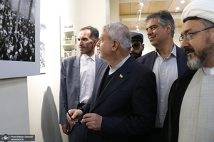 بازدید وزیر میراث فرهنگی از نمایشگاه هفته فرهنگی «بر آستان آفتاب»