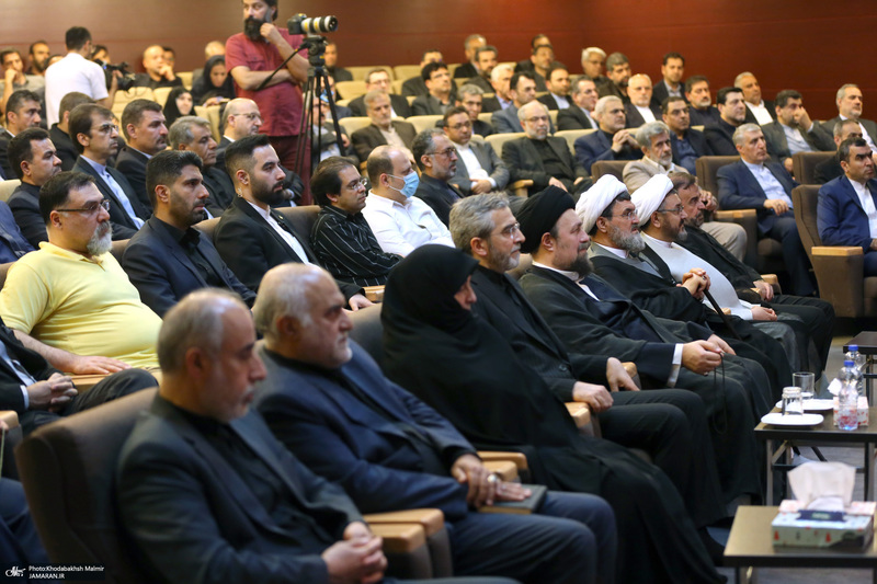 دیدار سرپرست و کارکنان وزارت خارجه باسید حسن خمینی در حرم مطهر امام خمینی (س)