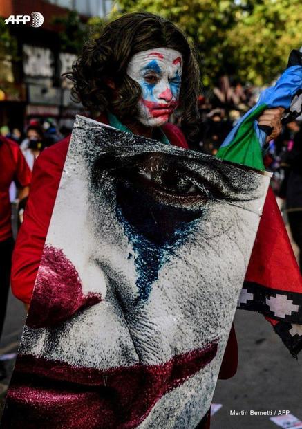 جوکر در تظاهرات شیلی + عکس