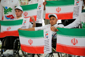 ادای احترام ورزشکاران و قهرمانان پارالمپیکی ایران به مقام شامخ شهدا