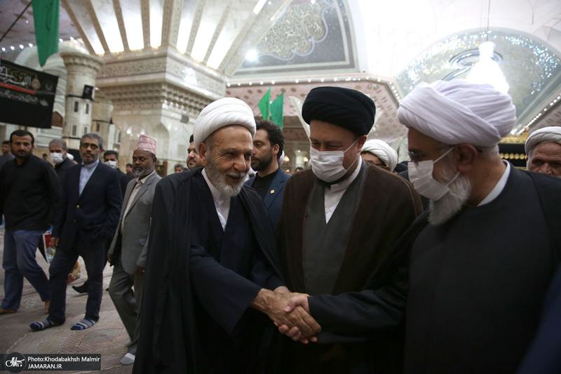 ادای احترام شرکت کنندگان در هفتمین اجلاس بین المللی مجمع جهانی اهل بیت(ع) به مقام شامخ امام راحل