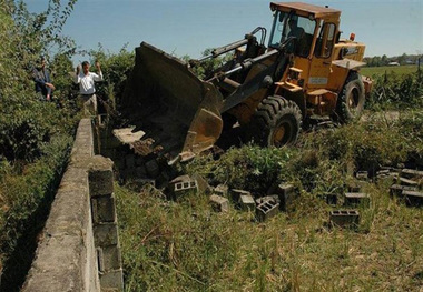 چهار بنای غیر مجاز در اراضی کشاورزی البرز قلع و قمع شد