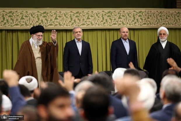 دیدار رمضانی کارگزاران نظام با رهبر انقلاب فردا شنبه برگزار می‌شود/  رسانه رسمی رهبری: دیدار رمضانی مسئولان، از مهمترین دیدارهای سالیانه رهبر انقلاب است و در آن مسائل مهم، سیاستهای کلی و نقشه راه نظام جمهوری اسلامی ترسیم و تبیین می‌شود