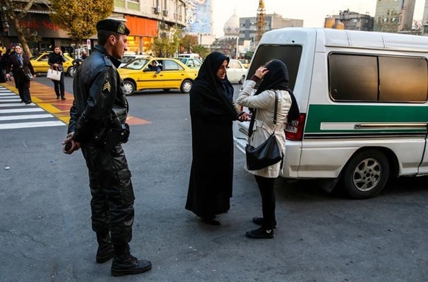 واکنش تحلیلگر ایرانی ساکن لندن به فعالیت مجدد گشت ارشاد: به مسئولان التماس می کنم دست از این رفتارهای حیرت آور در خیابان ها با جوان های خودمان بردارید