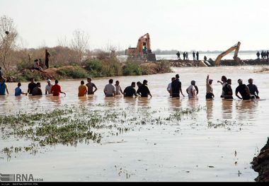 نمایشگاه گروهی عکس «سیل خوزستان» در تبریز گشایش یافت